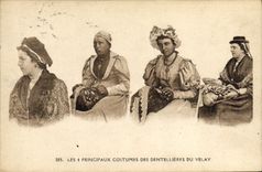 CPA Folklore Les 4 principaux costumes des dentellieres du Velay 