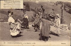 CPA Folklore Auvergne La Bourree 