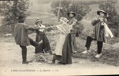 CPA Folklore Auvergne La Bourree 
