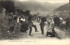 CPA Folklore Auvergne La Bourree 
