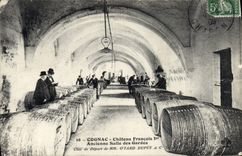 CPA Vin Vendanges Cognac Chateau Francois 1er Ancienne salle des gardes Chai de depart MM Otard Dupuy 