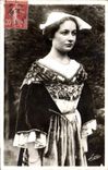 CPA Folklore Jeune fille de Ste Anne d'Auray