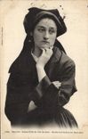 CPA Folklore Pensive Jeune fille de l'Ile de Sein 