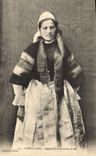 CPA Folklore Pont L'Abbe Bigoudene en costume de fete