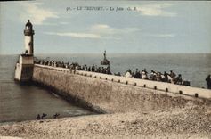 CPA Phare Le Treport La jetee