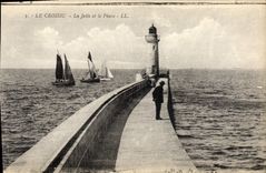 CPA Le Croisic La jetee et le Phare Bateaux