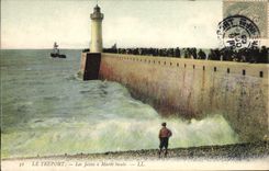 CPA Phare Le Treport Les jetees a maree haute