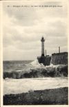 CPA Phare Dieppe Le bout de la jetee par gros temps