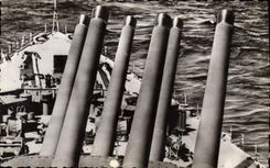 CPM Militaria Bateau Pieces de 16 inch de la Marine Anglaise
