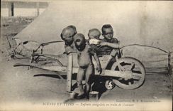 CPA Folklore Brouette Enfants Senegalais en train de s'amuser Senegal