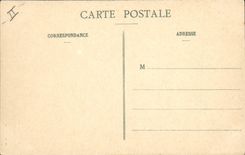CPA Phare St Nazaire Dans les rochers de Ville es Martin L'Amiral Aube quitte la rade Bateau de guerre