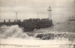 CPA Phare Le Havre La jetee par gros temps
