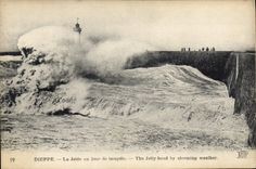 CPA Phare Dieppe La jetee un jour de tempete