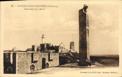 CPA Phare Pointe Saint Mathieu Monument aux morts