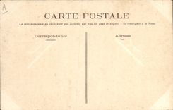 CPA Folklore Bourg de Batz Entre deux danses un peu de repos au bord de la mer est tout indique