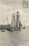 CPA Phare Le Treport Sortie d'une goelette Bateau 