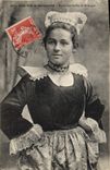 CPA Folklore Jeune fille de Quimperle 