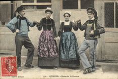 CPA Folklore Quimper Danse de la Gavotte
