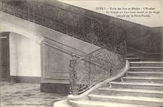 CPA Cluny Ecole des Arts et Metiers L'escalier La rampe est d'un beau travail en fer forge Frere Placide
