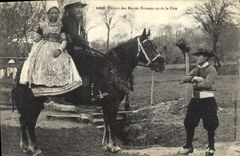 CPA Folklore Depart des Maries Bretons pour la fete Cheval