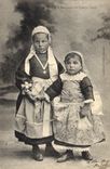 CPA Folklore Fillette et Garconnet de Pont L'Abbe Enfants