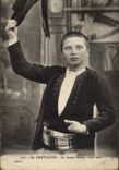 CPA Folklore Le jeune Breton vous salue
