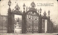 CPA Lyon Parc de la Tete d'or Porte monumentale Monuments des enfants du Rhone