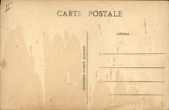 CPA Folklore Bretagne Le petite bretonne chez elle Fileuse 