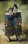 CPA Folklore Deux jeunes elegantes de Rosporden Femmes
