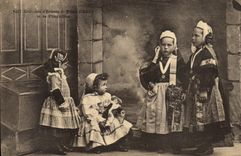 CPA Folklore Costumes d'enfants de Pont L'Abbe et de Pluguffon