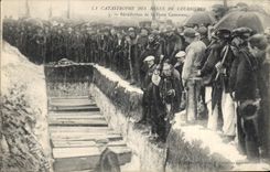 CPA Mine Mines La catastrophe des Mines de Courrieres Benediction de la fosse commune TOP 