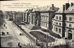 CPA Palais de justice Aurillac Prison Gendarmerie et perspective de l'Avenue de la Republique 