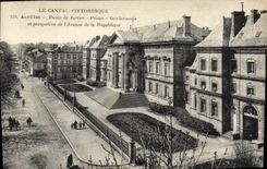 CPA Palais de justice Aurillac Prison Gendarmerie et perspective de l'Avenue de la Republique 