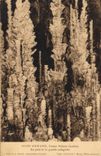 CPA Grotte Grottes Aven Armand Causse Mejean Au pied de la grande stalagmite