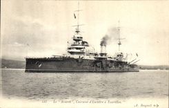 CPA Bateau de Guerre Le Bouvet Cuirasse d'escadre a tourelles