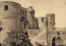 CPA Angers L'entree du Chateau 