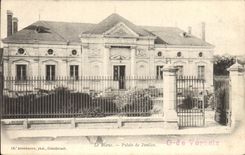 Vintage Postcard Law courts the White G of Verneix
