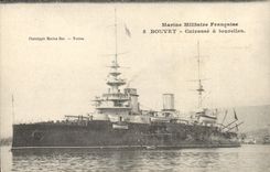 CPA Bateau de Guerre Bouvet Cuirasse a tourelles
