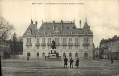 CPA Prefecture et la statue Marechal Oudinot Bar le Duc