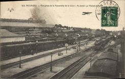 CPA Palais de Justice Bourges Vue prise de la passerelle de la gare Au fond La maison d'arret Train Avion Aviation 