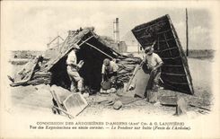 CPA Ardoisieres Commission des Ardoisieres d'Angers Lariviere Vue des exploitations au siecle dernier Le fendeur sur butte Fente de l'ardoise TOP