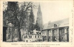 CPA Palais de justice Bayeux Cour des Tribunaux Ancien Eveche Actuellement Musee Nouvelle Sacristie Arbre de la liberte 