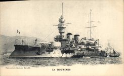 CPA Bateau de Guerre Le Bouvines 