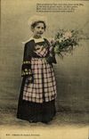 CPA Folklore Femme Bretagne (carte toilee) 