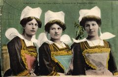 CPA Folklore Pont Aven Fete des fleurs d'ajoncs La reine et ses demoiselles d'honneur 
