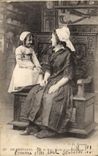 CPA Folklore Bretagne Ile de Batz Petite et grande soeur 