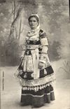 CPA Folklore Femme de Quimper en costume de fete 