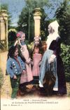 CPA Folklore Jeunes filles et enfants de Plougastel Daoulas 