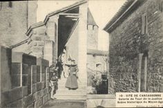 CPA Cite de Carcassonne Galerie de tour de la justice Scene historique du Moyen Age  