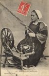 CPA Folklore Jeune fileuse de St Jean Brevelay